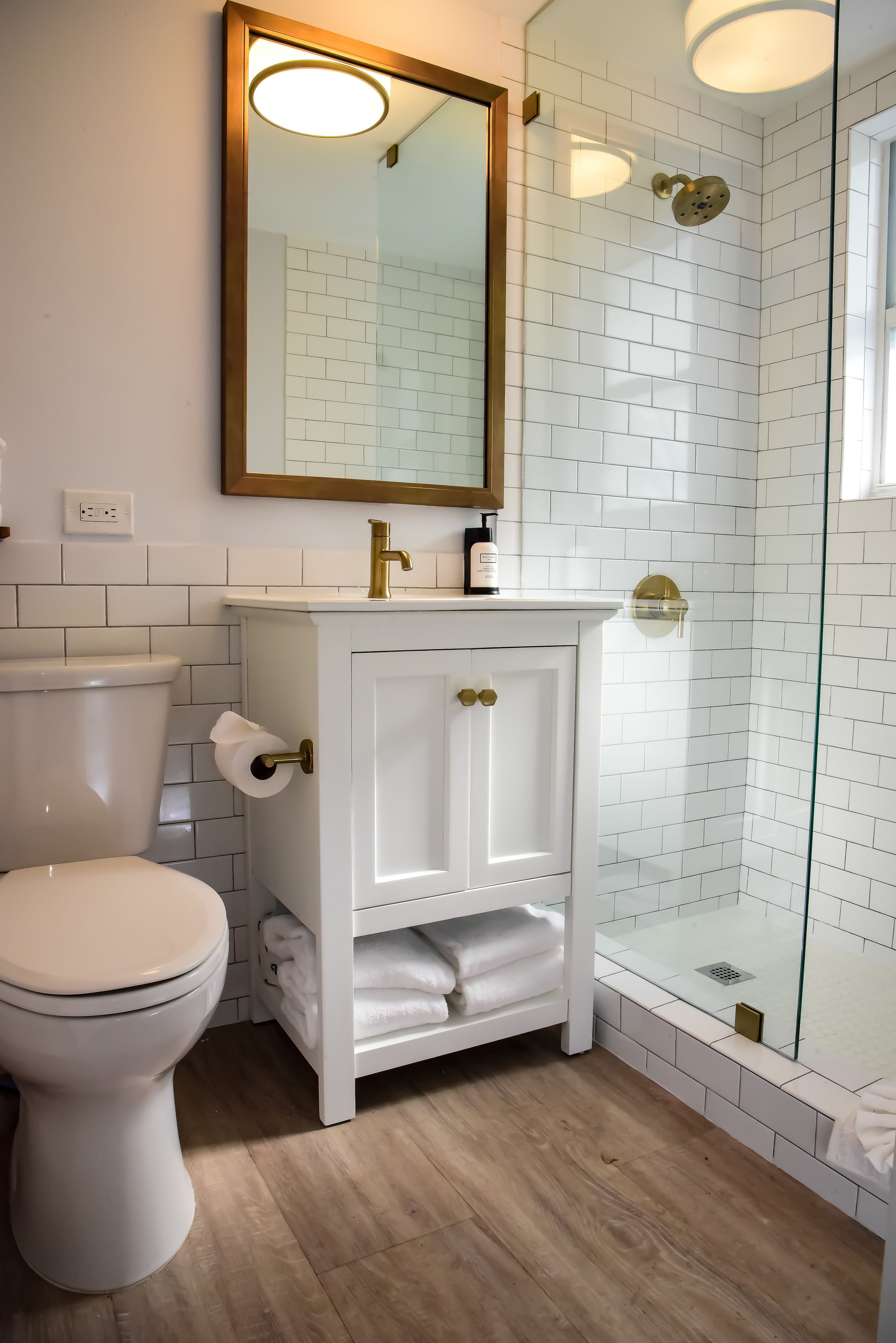 shower, free toiletries, hair dryer, bidet