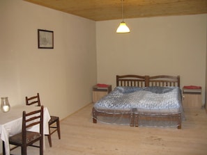 Standard Triple Room | Iron/ironing board, bed sheets - Hotel Ushba (Mestia)