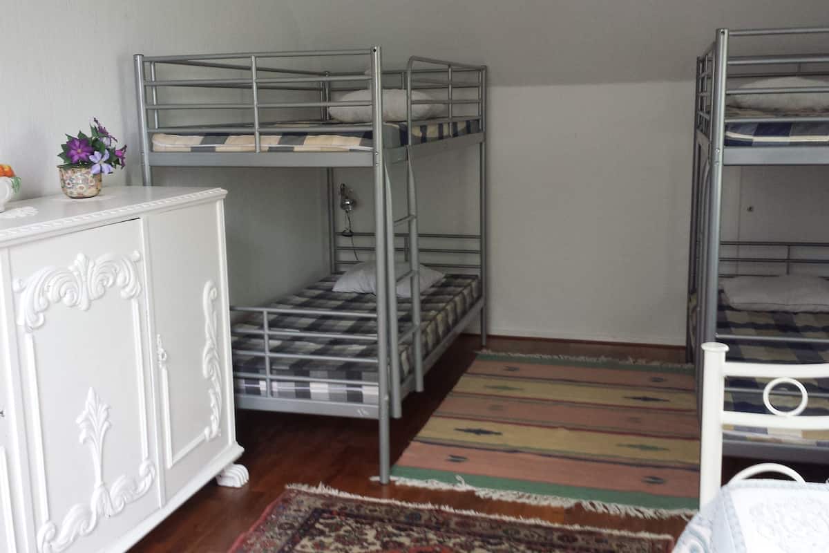 Liberace no.6 | Individually decorated, individually furnished, free WiFi