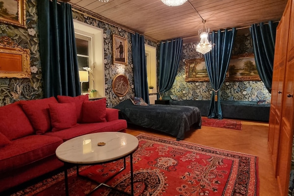 Rolling Stones no.8. | Didekorasi berbeda-beda dan dilengkapi dengan perabotan berbeda-beda