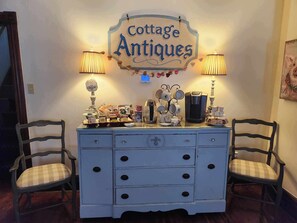 Coffee service - Applesauce Inn B&B (Bellaire)