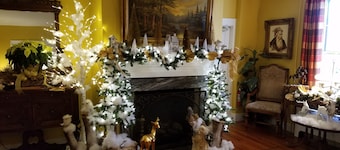 Pineapple Hill Inn Bed & Breakfast