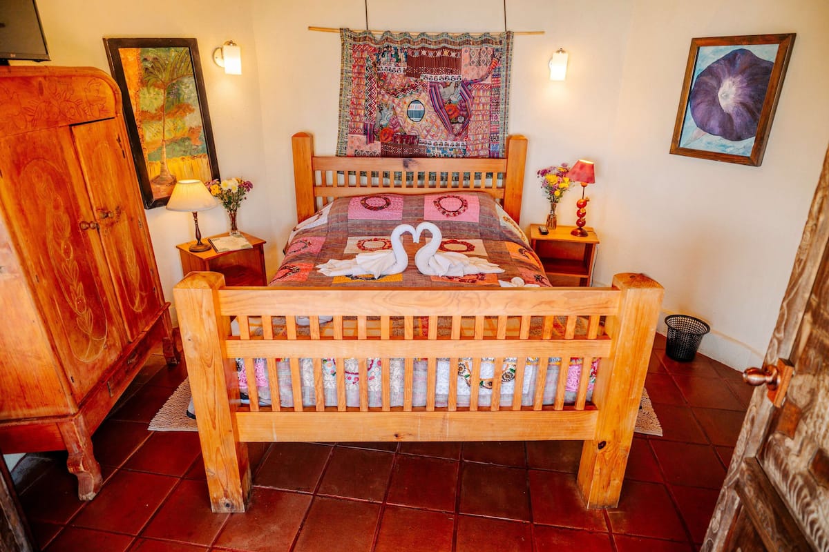 Deluxe Yurt, 1 queen bed, Lake view (Armadillo) | Ropa de cama de alta calidad, edredón y camas con pillow-top