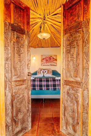 Premium bedding, down comforters, pillowtop beds, free WiFi - Jenna's River Bed & Breakfast (Panajachel)