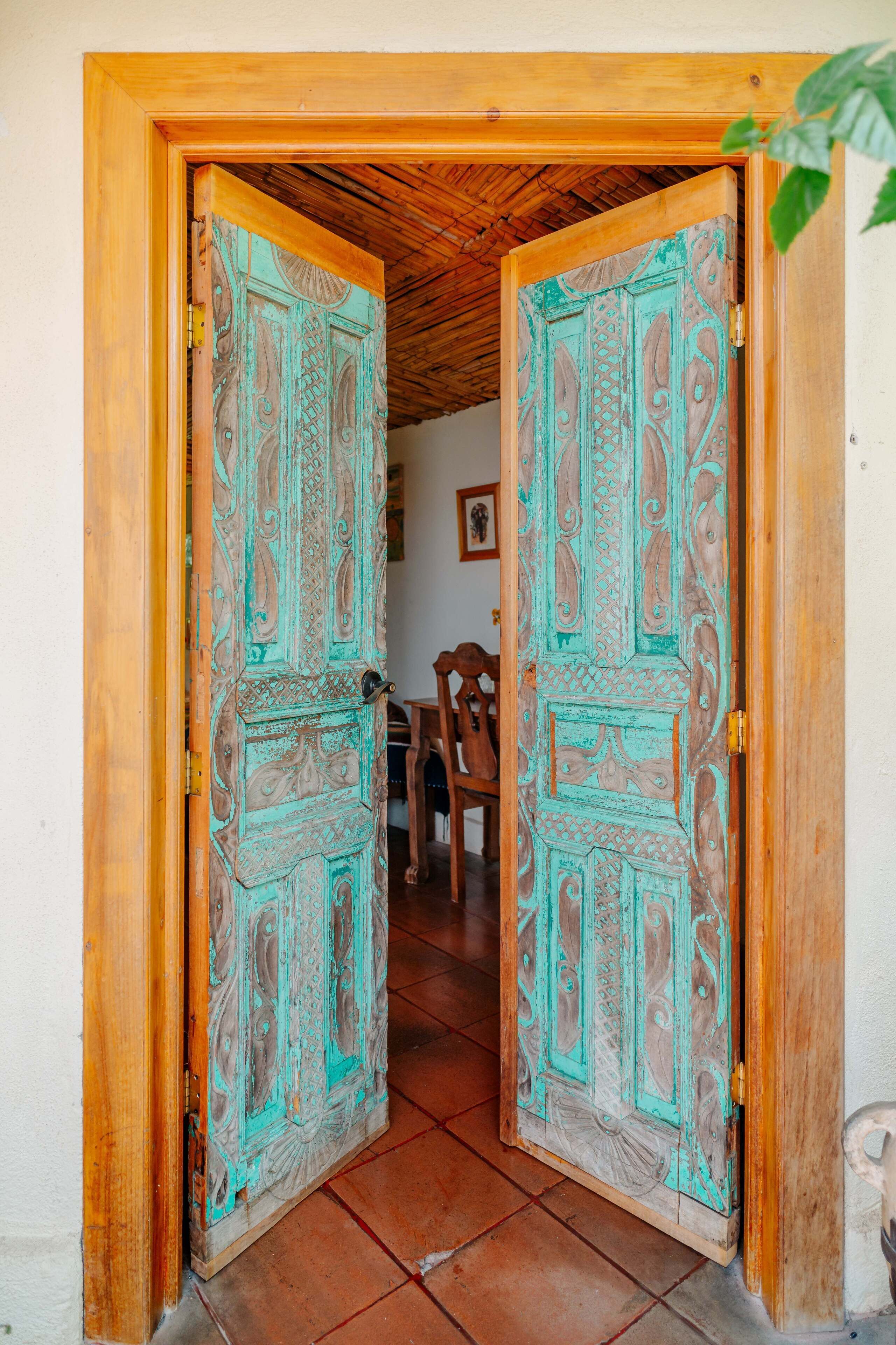 Luxury Lake view Yurt with King size bed/ queen and single (Jaguar) | Ropa de cama de alta calidad, edredón y camas con pillow-top 