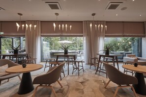 Lobby sitting area - AC Hotel by Marriott Berlin Humboldthain Park (Berlin)