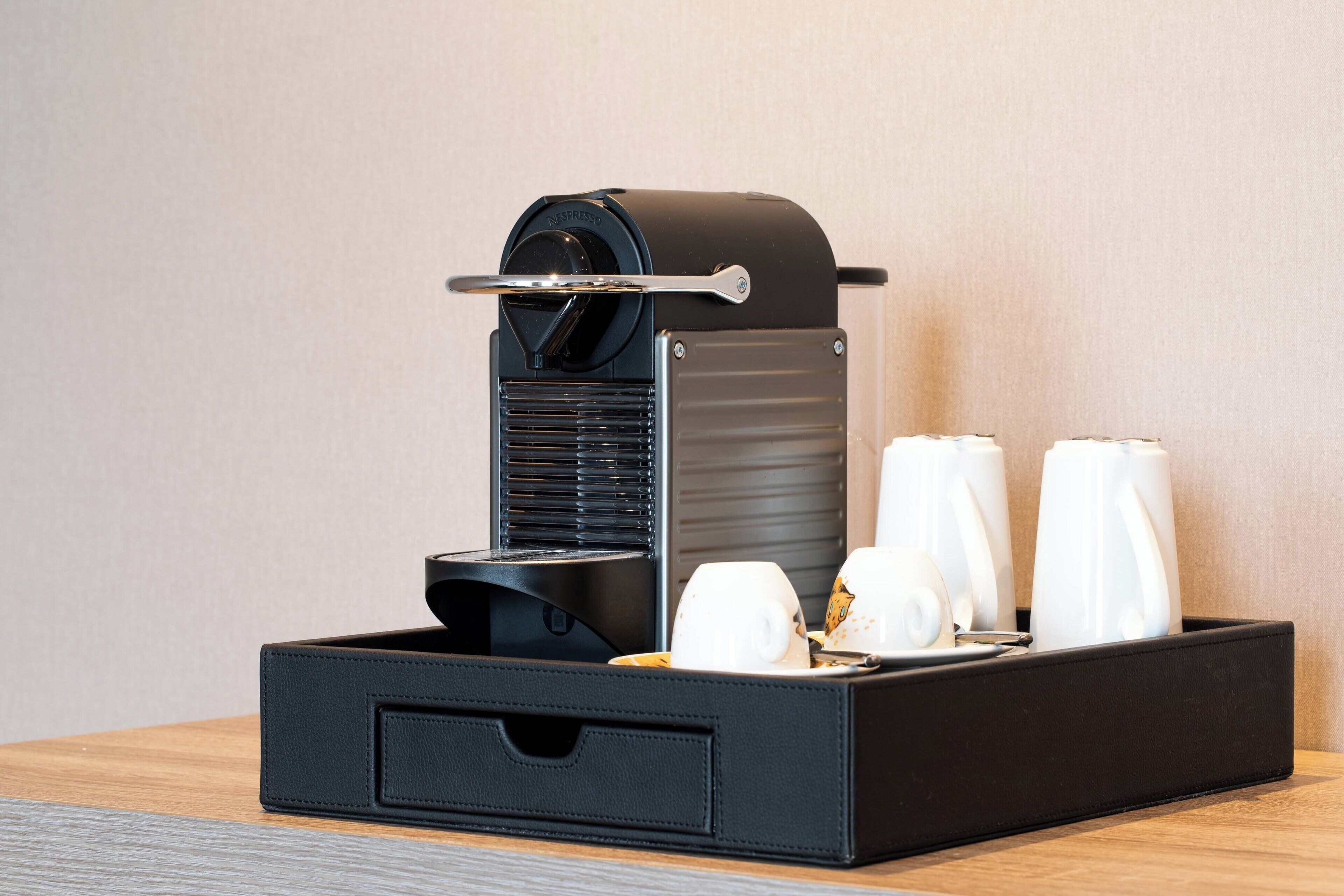 junior suite, 1 king bed with sofa bed | 1 bedroom, pillow-top beds, minibar, in-room safe