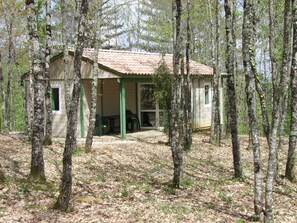 Premium bedding, individually decorated, individually furnished - Ferme-Auberge des Trouilles (Lafrancaise)