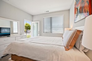 Luxury Apartment, 2 Bedrooms | Hypo-allergenic bedding, individually decorated, individually furnished - Bluebird Suites near Facebook HQ (Menlo Park)