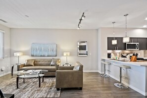 Luxury Apartment, 1 Bedroom | Living room | Flat-screen TV - Bluebird Suites near Facebook HQ (Menlo Park)