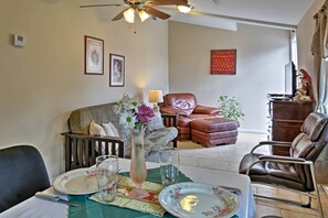 Apartment, 1 Bedroom | Living area