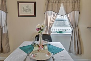 Leilighet, 1 soverom | Spiseområde på rommet