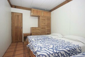 Triple Room, Multiple Beds, Non Smoking | Desk, iron/ironing board, free WiFi, bed sheets - Hospedaje Yarisnori (Bocas del Toro)
