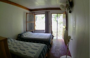 Doppelzimmer, Mehrere Betten, Nichtraucher | Schreibtisch, Bügeleisen/Bügelbrett, kostenloses WLAN, Bettwäsche