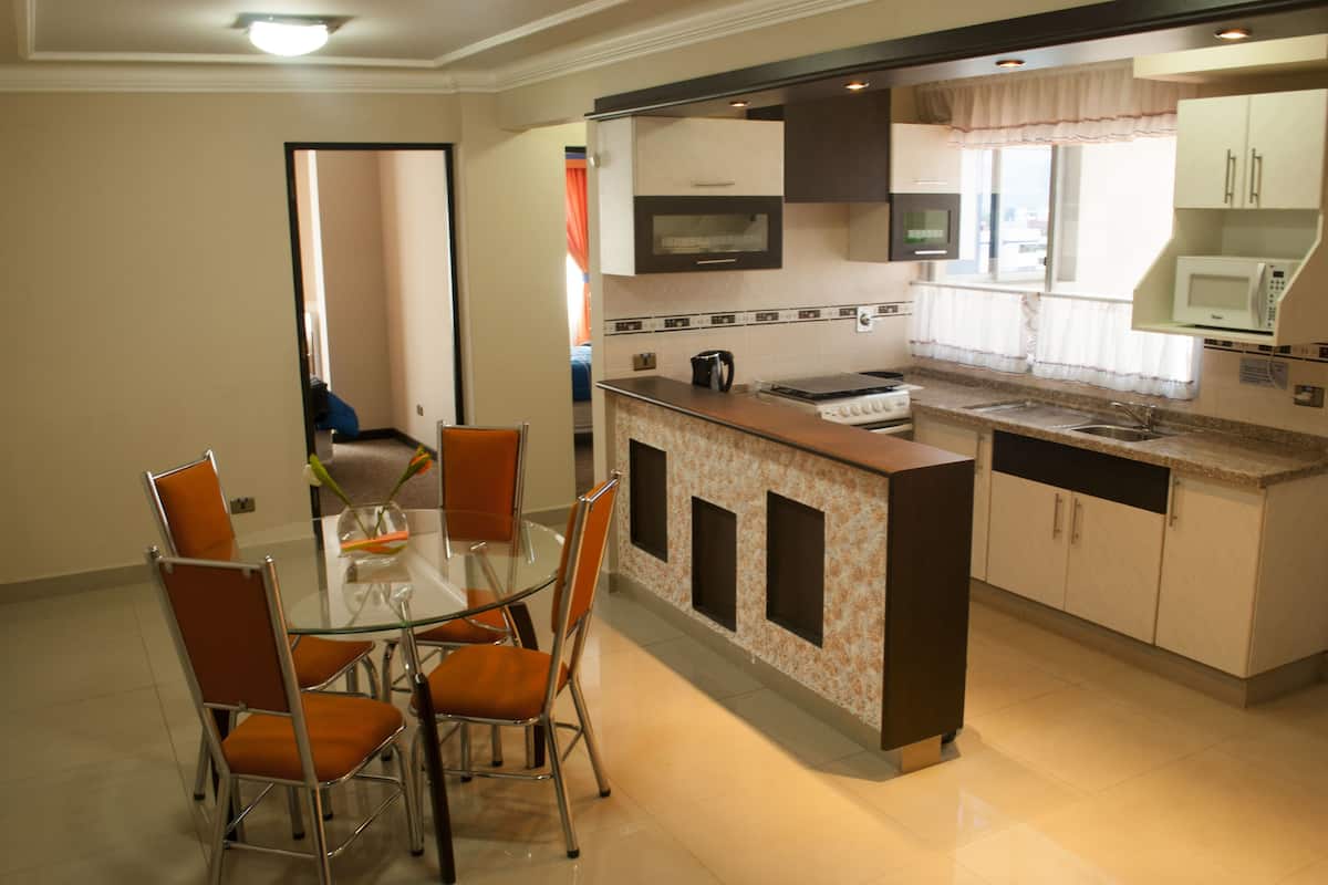 Family Apartment, 3 Bedrooms, 2 Bathrooms | Living area