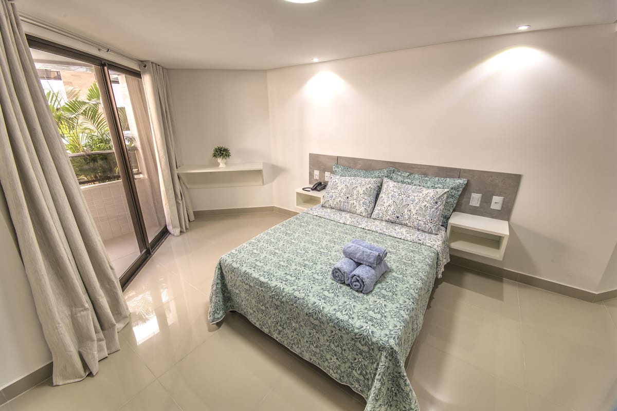 Suíte estúdio conforto, 1 quarto, Sacada, VIsta para a piscina UH-126