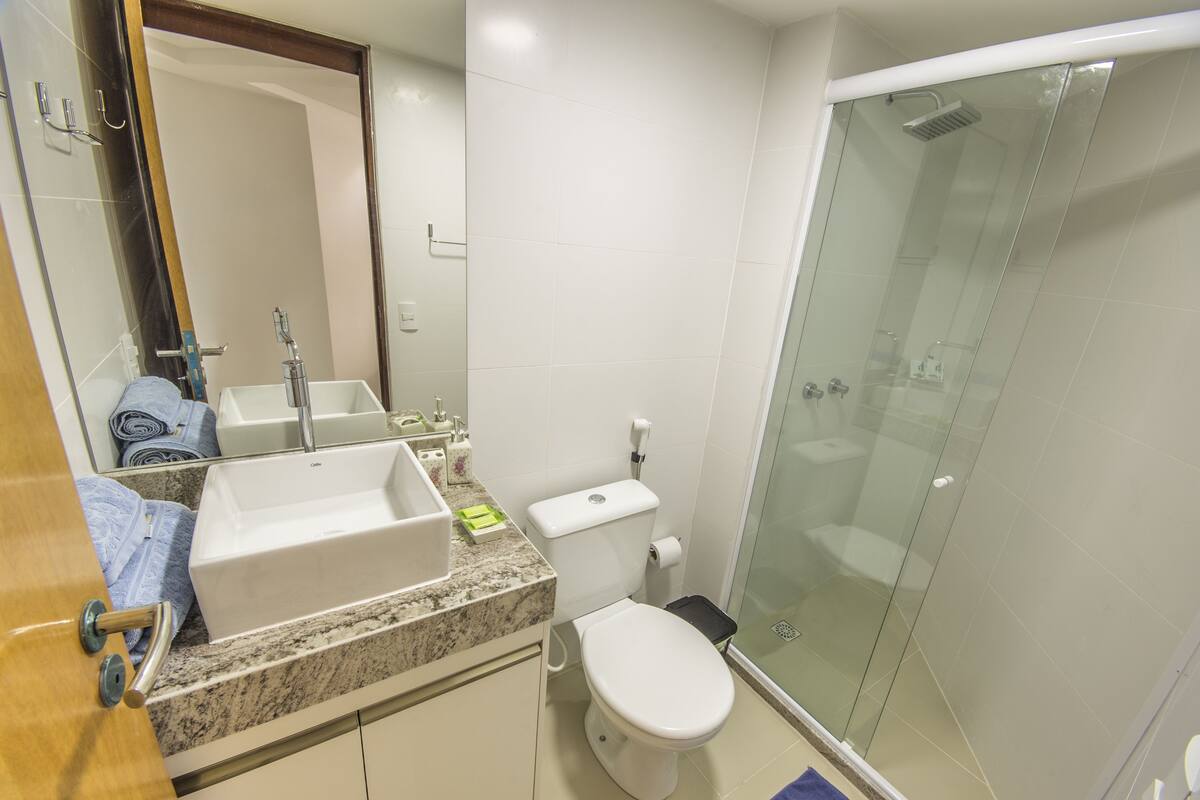 Laptop workspace, blackout curtains, iron/ironing board, free WiFi