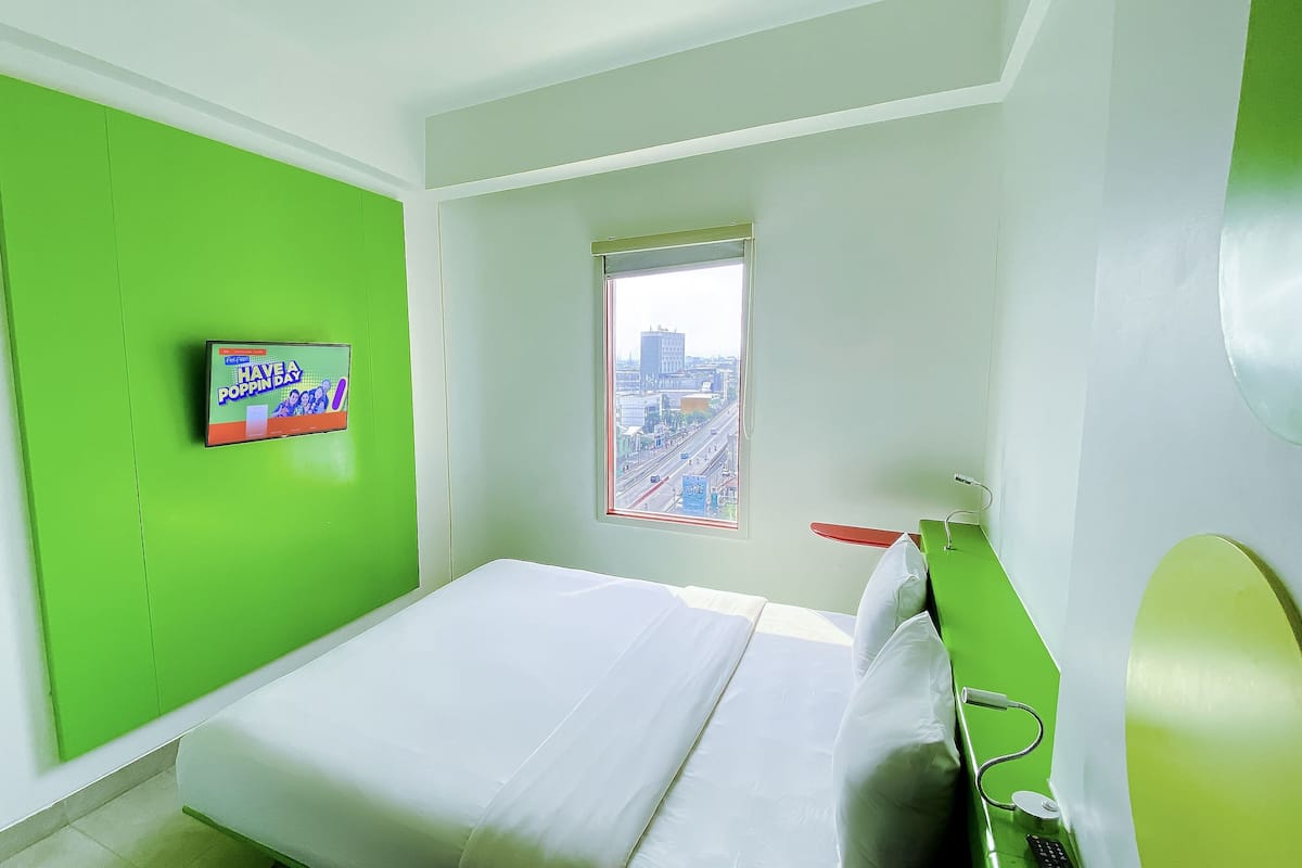In-room safe, free WiFi, bed sheets