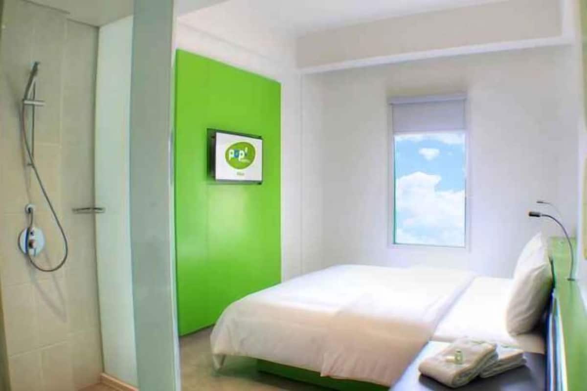 In-room safe, free WiFi, bed sheets