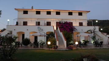 Hall