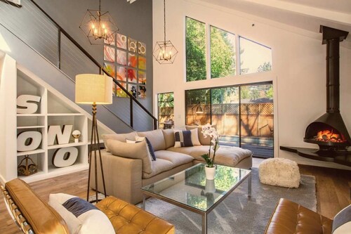 House on Broadway • Steps to Plaza + Pool