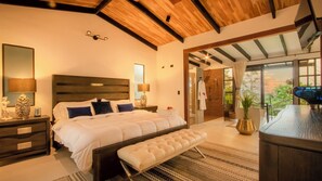 4 chambres, coffres-forts dans les chambres, bureau