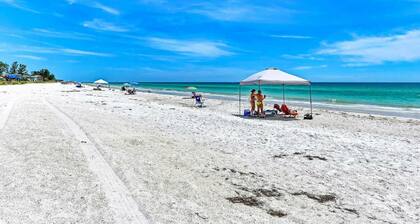 Endless Summer AMIC 23: 2BR Ancianos-Friendly condominio frente al mar