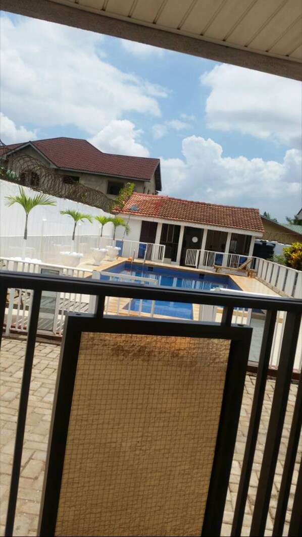 Pool - A plush 3 bedroom apartment in Tema Com. 5. (Tema)