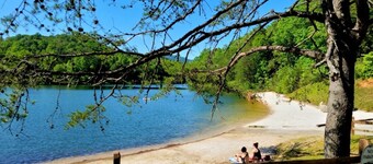 Private log cabin.Lake/beach/River/Mountains/HOT TUB open!/FREE nite w/3 Mar