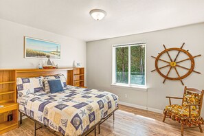 3 bedrooms, iron/ironing board, bed sheets