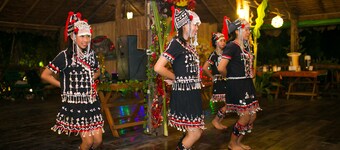 Karen Eco Lodge, Mao Wang