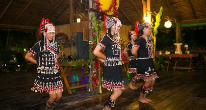 Karen Eco Lodge, Mao Wang