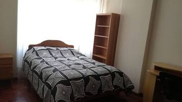 1 sovrum, internet och sängkläder