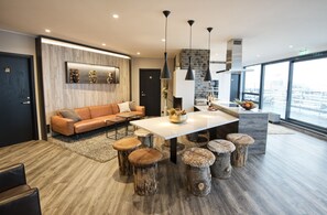 المنشأة م�ن الداخل