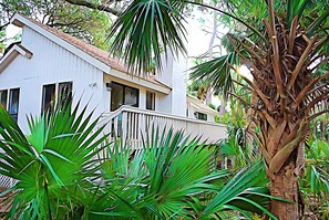 Exterior detail - 4 Bed/2 bath- sleeps 9, club cards avail, Golf cart, pets ok, neighborhood pool (St Helena Island)