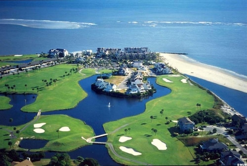 4 Bed/2 bath- sleeps 9, club cards avail, Golf cart, pets ok, neighborhood pool