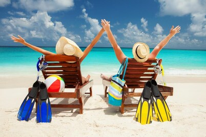 Amazing Beach Front Apartment, 3 BDRMS, 3 Baths, Sleeps 8,