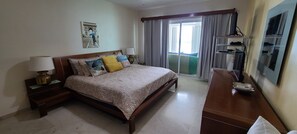 3 bedrooms, in-room safe, iron/ironing board, free WiFi - Amazing Beach Front Apartment, 3 BDRMS, 3 Baths, Sleeps 8, (Cancun)