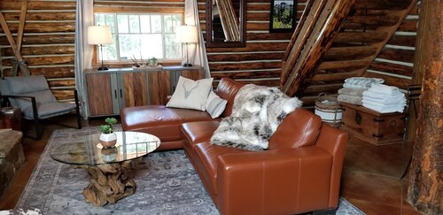 The Cozy Cabin....Walk to Brighton ski slopes!