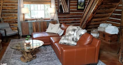 The Cozy Cabin....Walk to Brighton ski slopes!