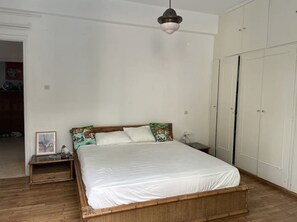 2 bedrooms, iron/ironing board, free WiFi, bed sheets - The pink frog apt in the center with private pool (Athina)