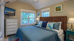 3 makuuhuonetta, työpöytä, silitysrauta/-lauta, ilmainen Wi-Fi