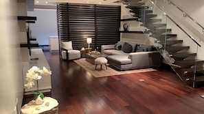 TV - 5 star townhouse on 2110 Brickell Avenue (#4) (Miami)