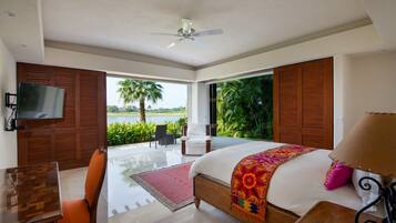 3 bedrooms, desk, iron/ironing board, travel crib