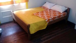 In-room safe, free WiFi, bed sheets