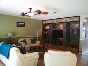 Smart TV, DVD player - Lackland/Seaworld Cozy Home with a Private Pool (San Antonio)