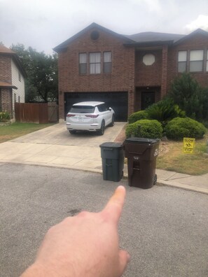 Property grounds - Lackland/Seaworld Cozy Home with a Private Pool (San Antonio)
