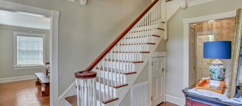 Huge Historic 4BR House w/  Patio, sleeps 12