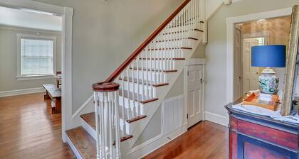 Huge Historic 4BR House w/ Patio, sleeps 12