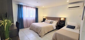 2 bedrooms, in-room safe, iron/ironing board, travel cot - 2- Bedroom vacation Villa Aruba, pool,  walking distance to Eagle Beach! (Noord)